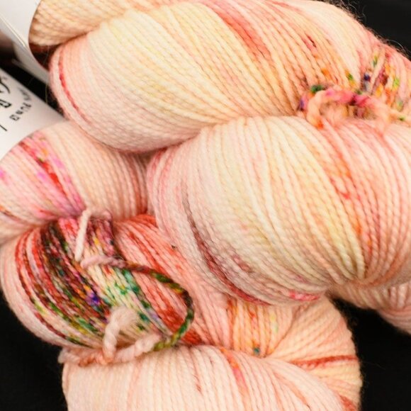 To The Macks Yarn 3 Skeins Fingering Weight SW Merino Nylon Chili Peppers Colorw - Picture 2 of 3